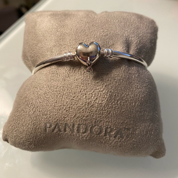Pandora Moments Infinity Heart Clasp Bangle. Pandora Moments Infinity Heart Clasp Bangle.